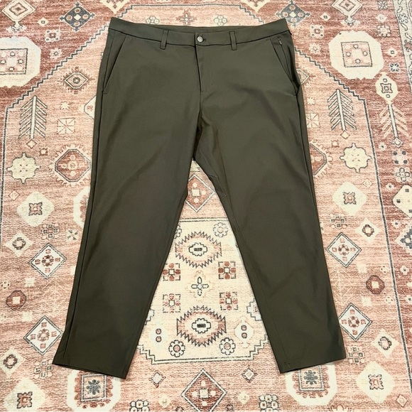 Lululemon Men’s Commission Pant Slim Warpstreme 28" in Dark Olive - Picture 5 of 11